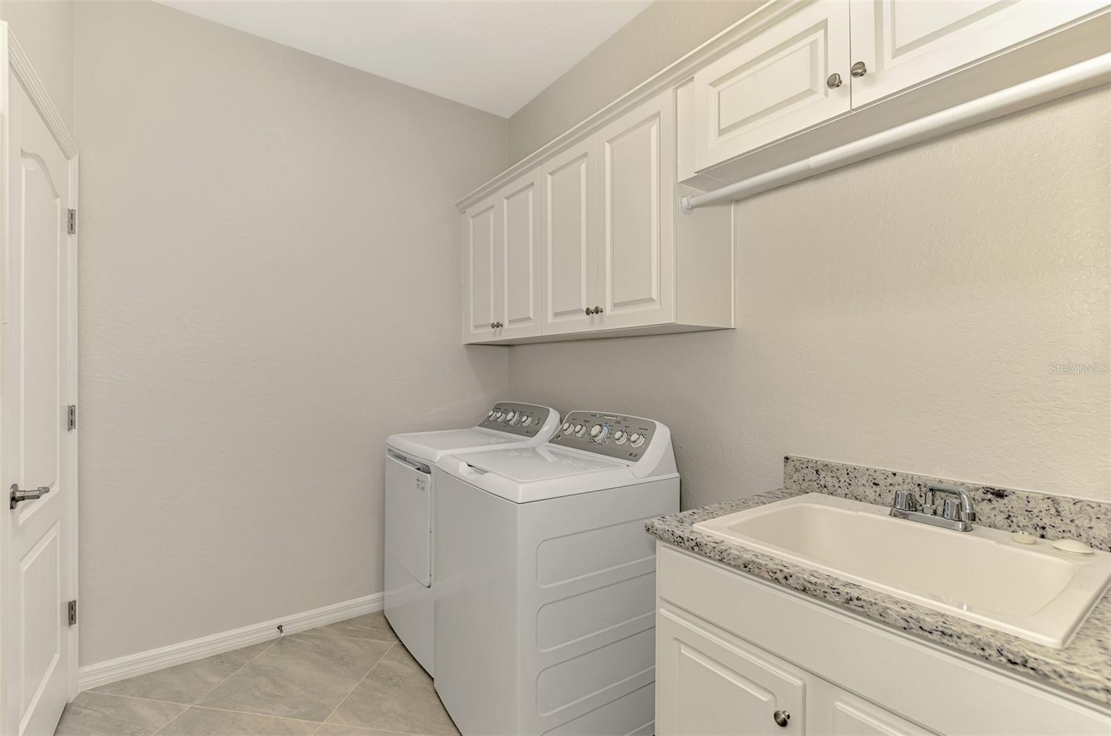 SARASOTA NATIONAL PH 13-B - Residential