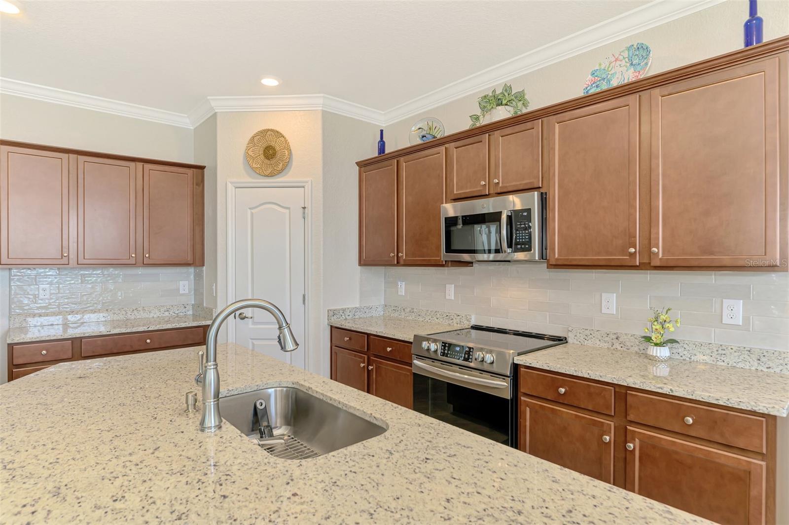 SARASOTA NATIONAL PH 13-B - Residential