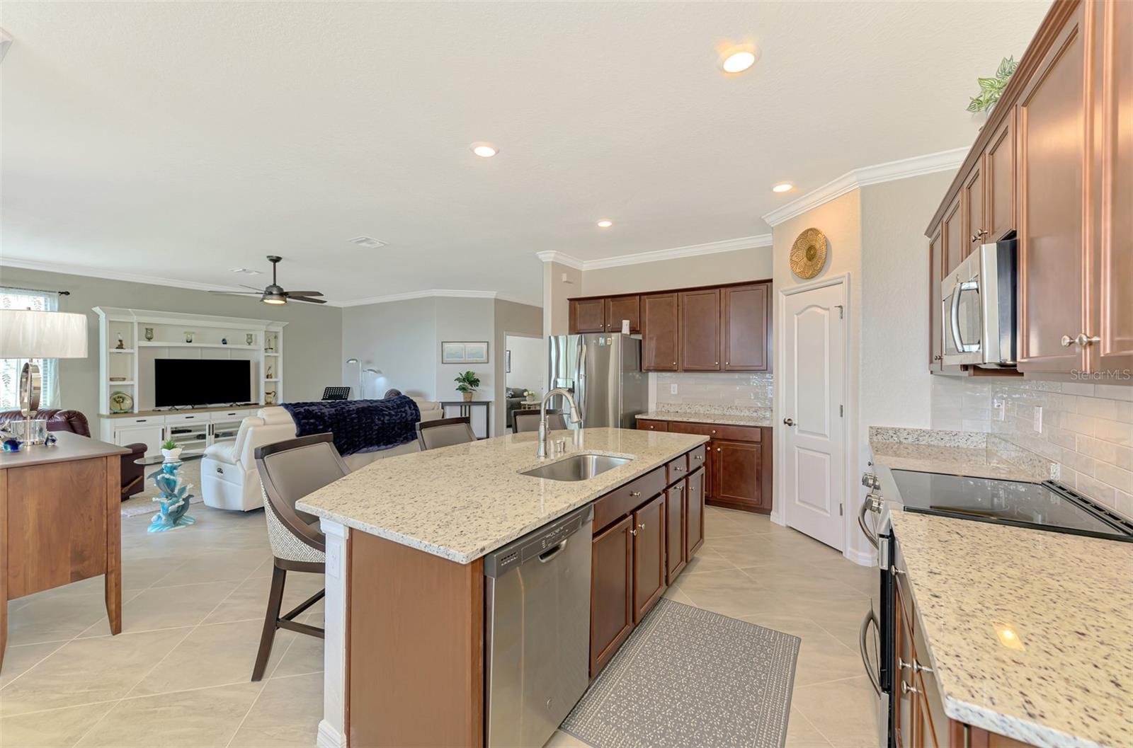 SARASOTA NATIONAL PH 13-B - Residential