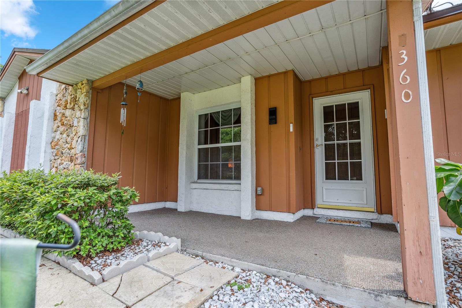 360 PINEVIEW STREET