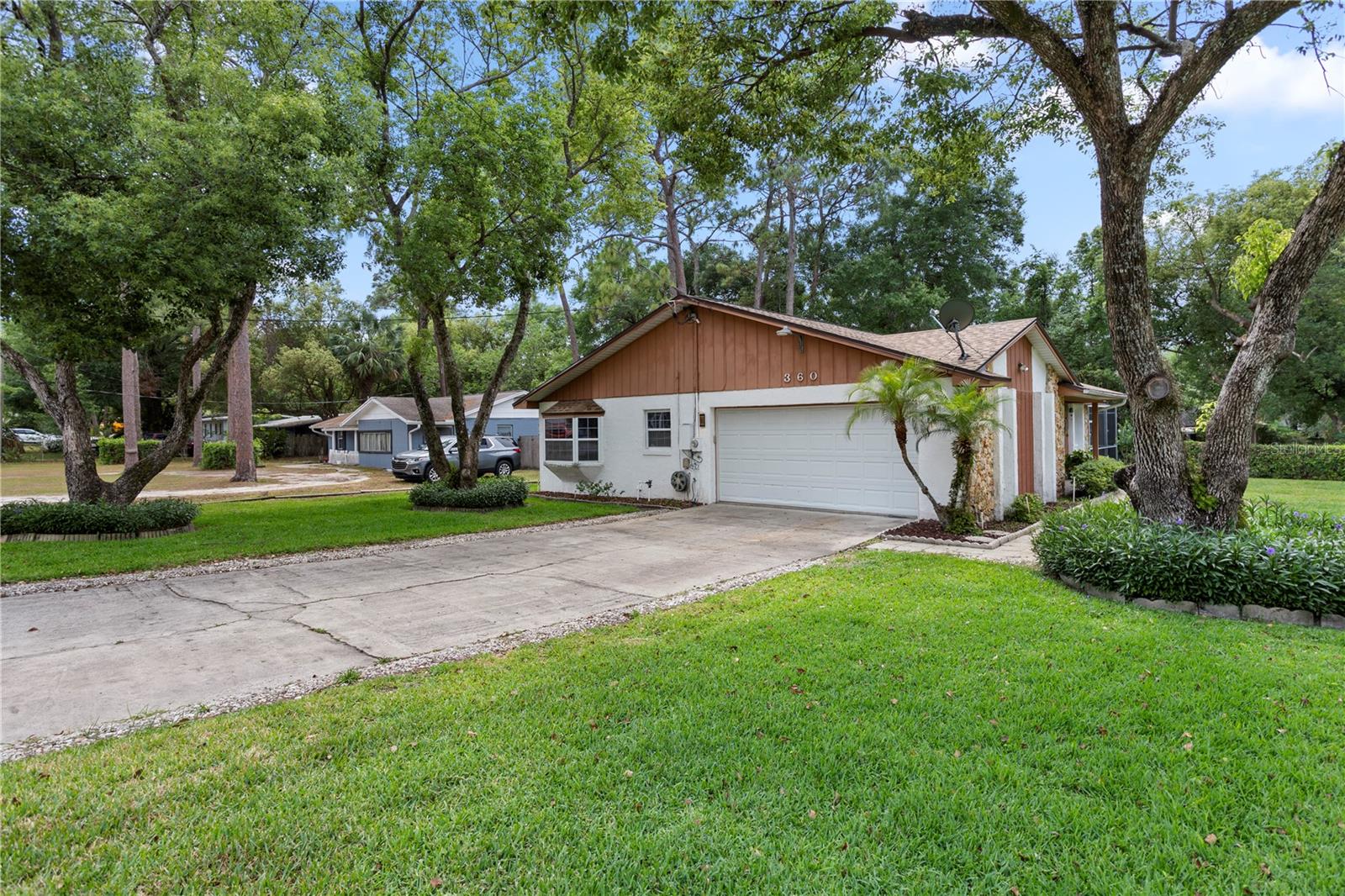 360 PINEVIEW STREET
