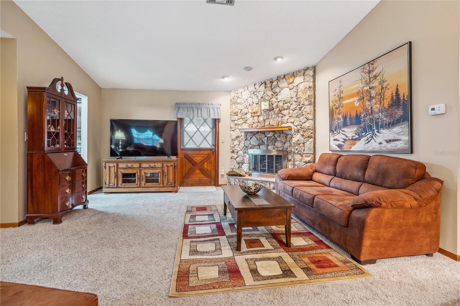 360 PINEVIEW STREET