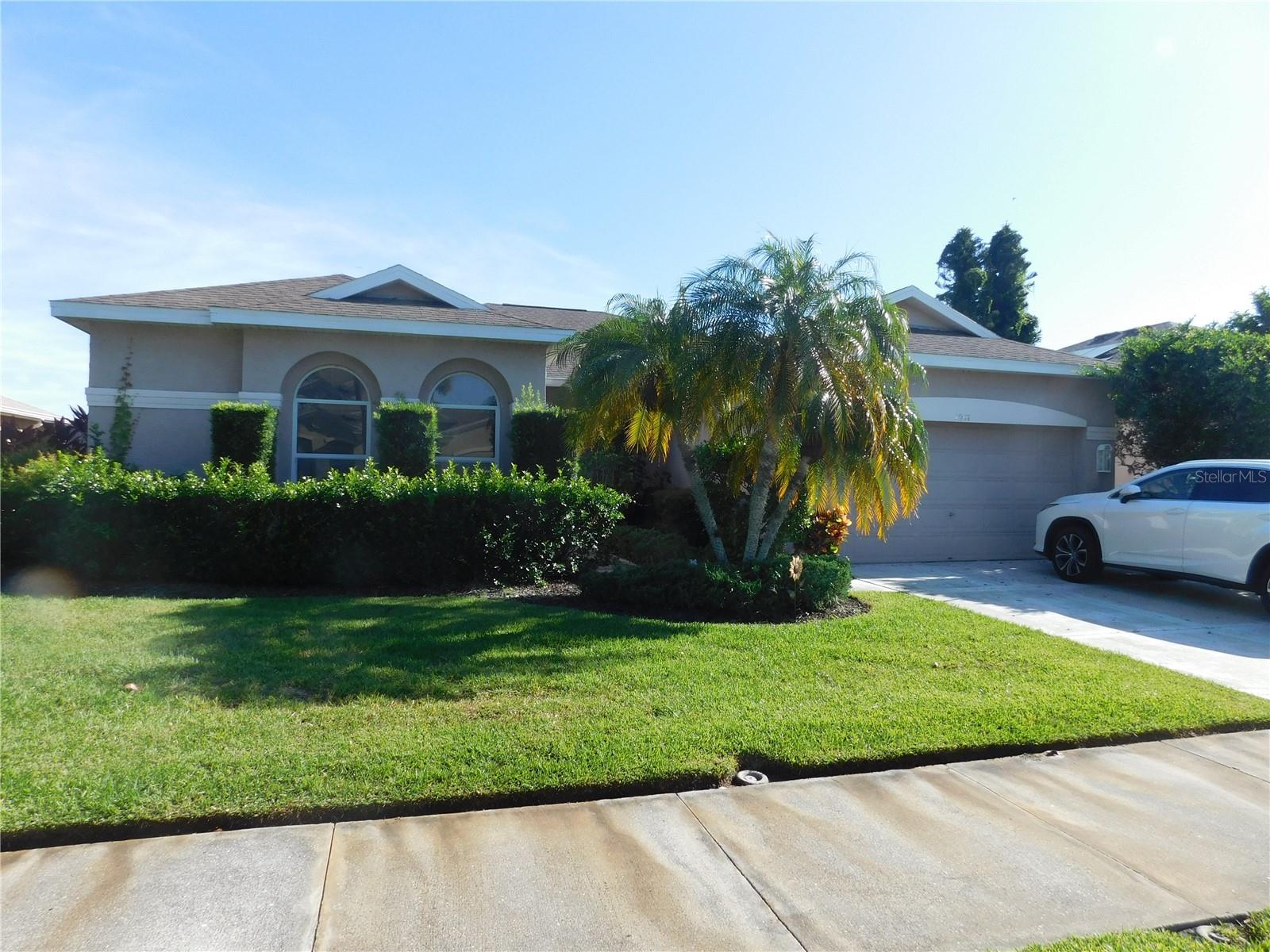 Welcome to Wellington Chase, located in Palmer Ranch, one of Sarasota’s most sought-after master-planned communities. This beautifully maintained 3-bedroom, 2-bathroom single-familyl home offers tranquil lake views and a spacious, open layout ideal for Florida living. This Sarasota home for rent is conveniently located just minutes from the Legacy Trail, I-75, top-rated Sarasota County schools, shopping, dining, and award-winning Gulf Coast beaches like Siesta Key. With water views and a peaceful setting, this home has never experienced flooding. The kitchen offers an eat-in layout plus a separate formal dining area, and the master suite delivers lake views, a walk-in closet, dual sinks, a garden tub, and a separate walk-in shower.