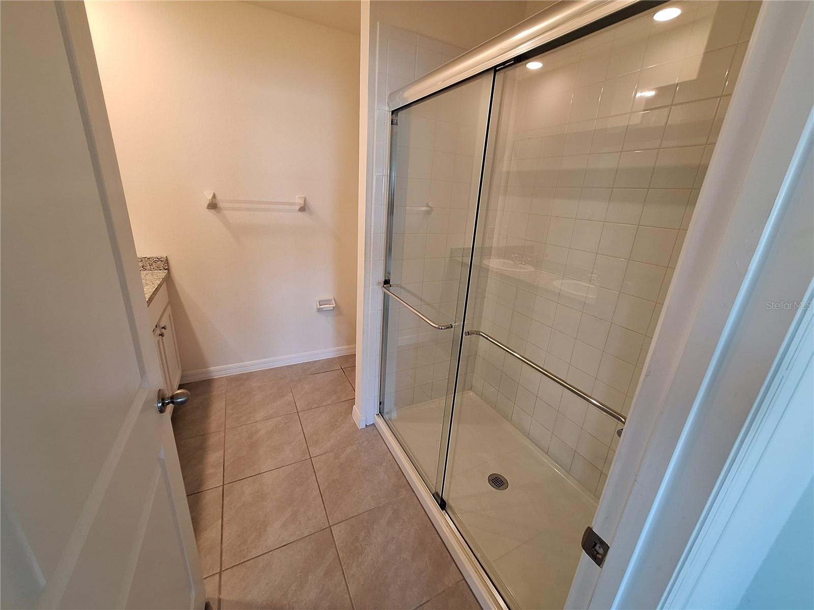 TWO RIVERS - Residential Lease
