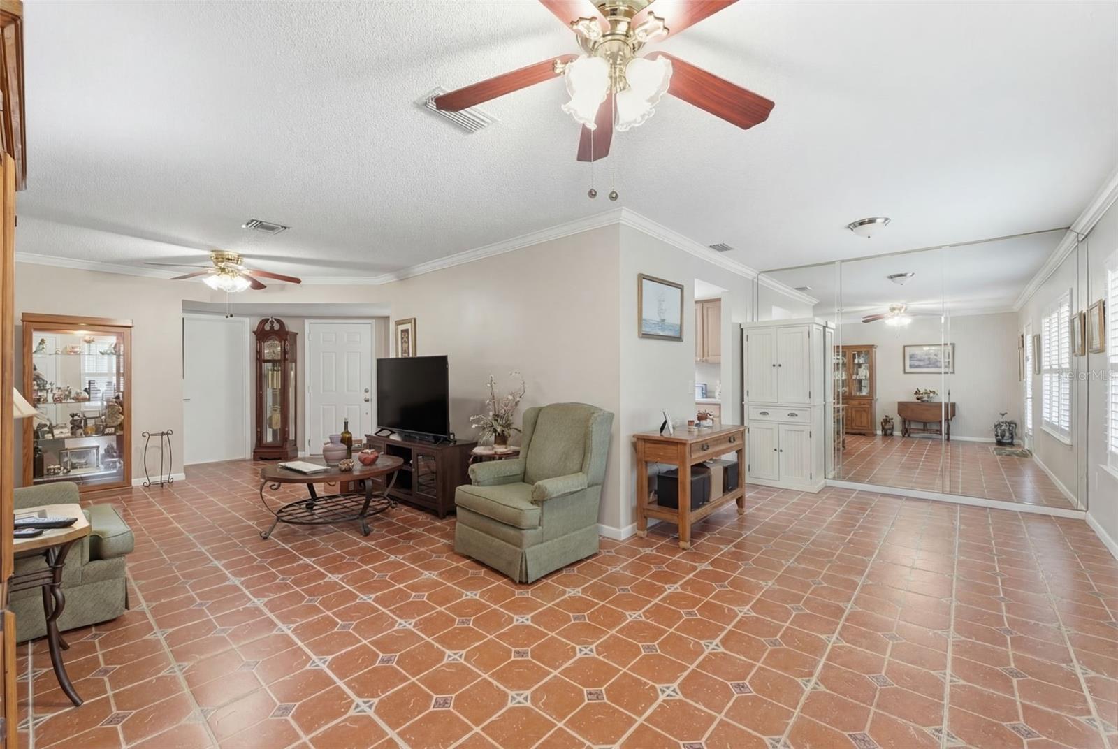 CAPRI VILLAGE CONDO 01 - Residential