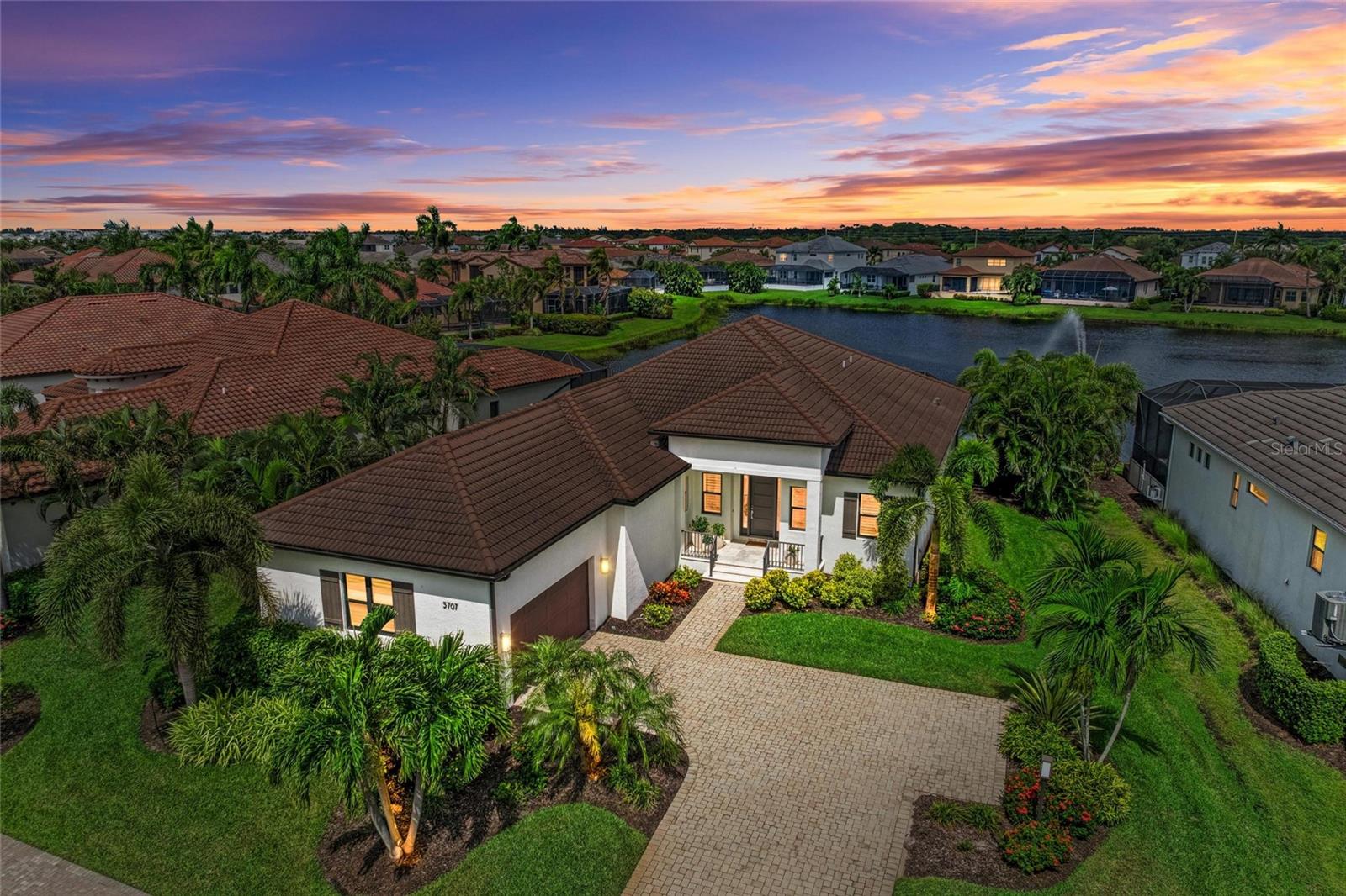 LEGENDS BAY - Residential