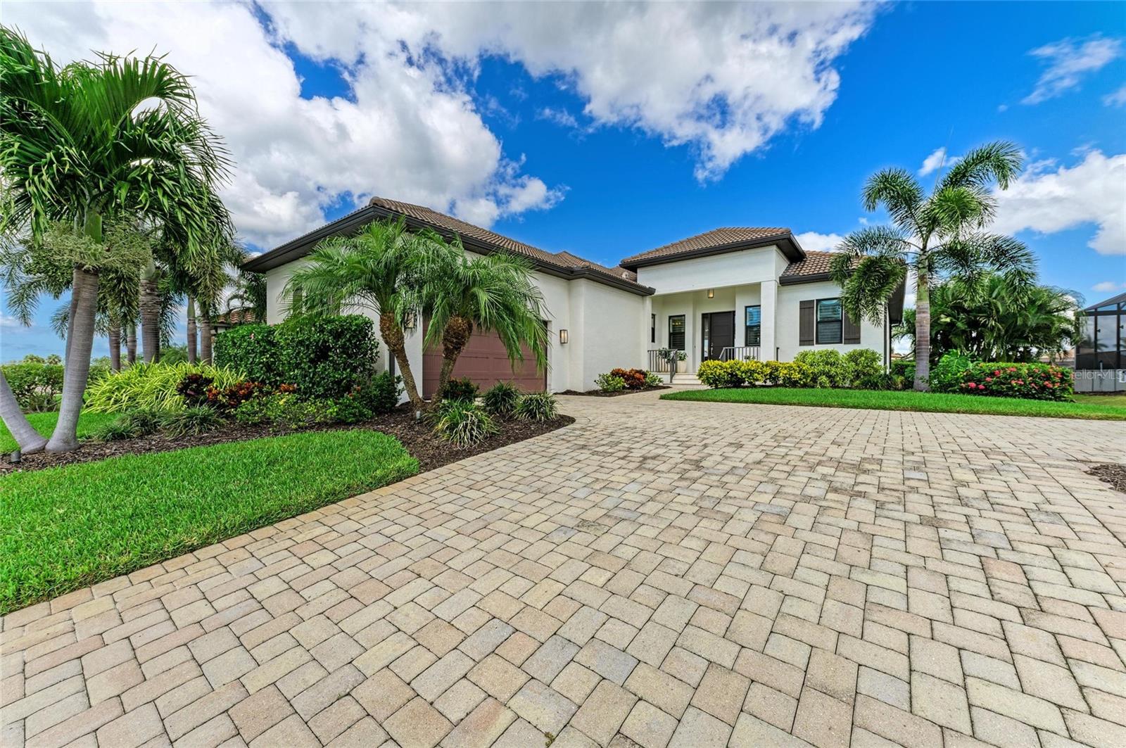 LEGENDS BAY - Residential
