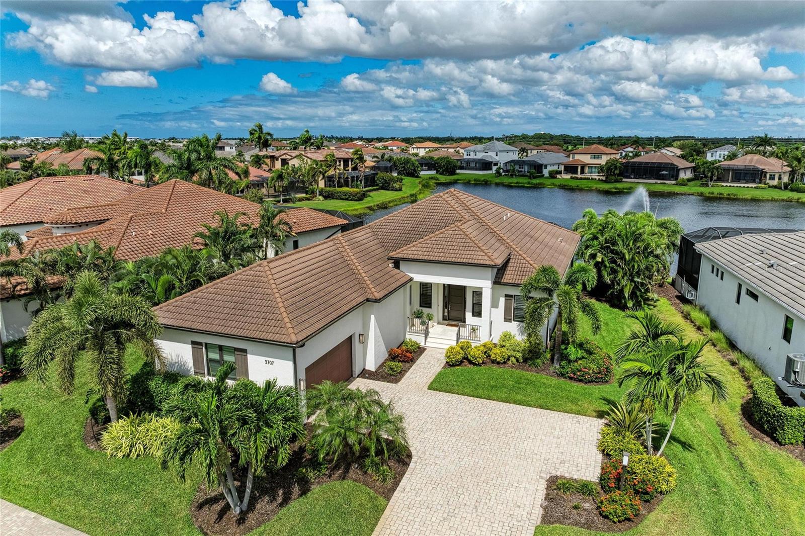 LEGENDS BAY - Residential