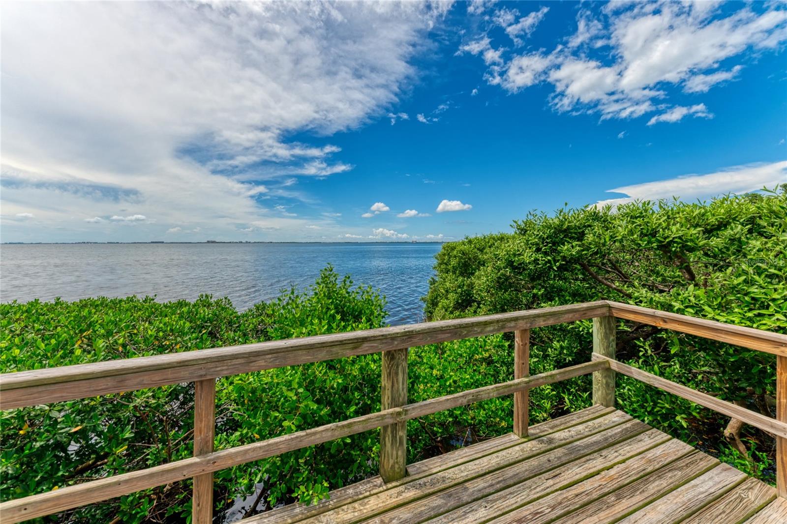 LEGENDS BAY - Residential
