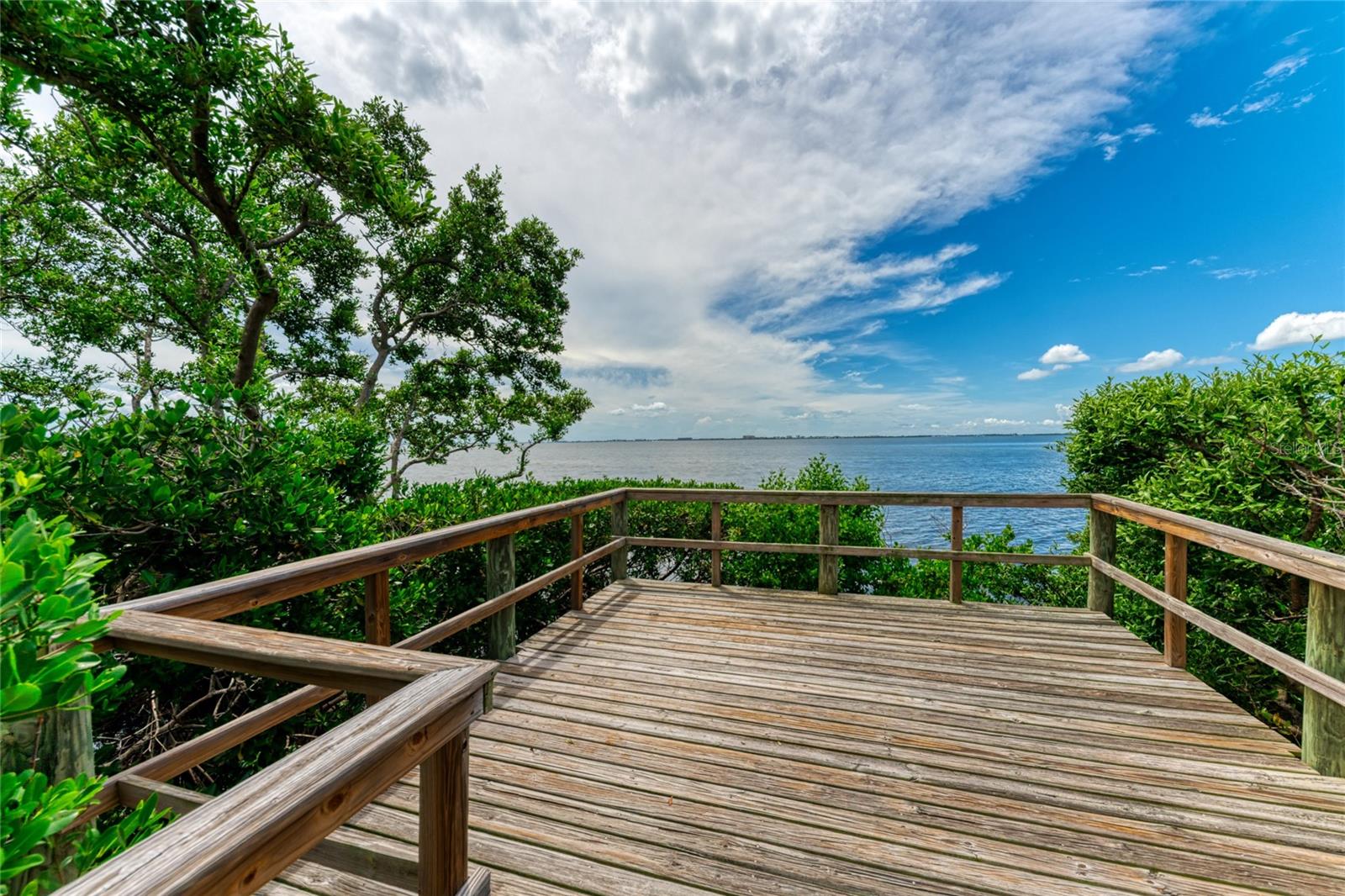 LEGENDS BAY - Residential