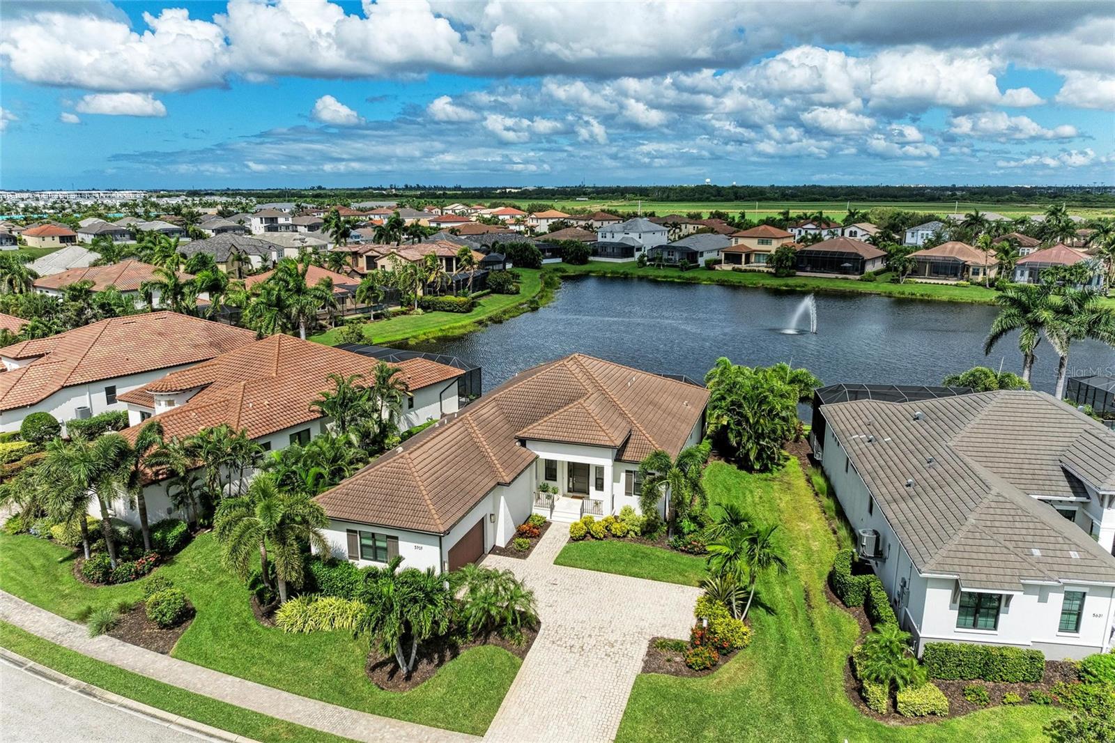 LEGENDS BAY - Residential