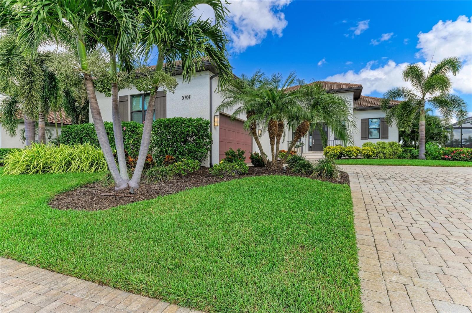 LEGENDS BAY - Residential