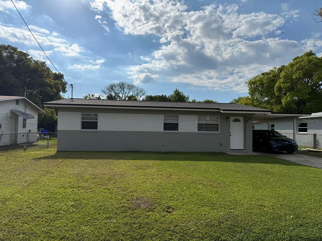 Photo of 342 Campus View Drive, Orlando, FL 32810 (MLS # S5147112)