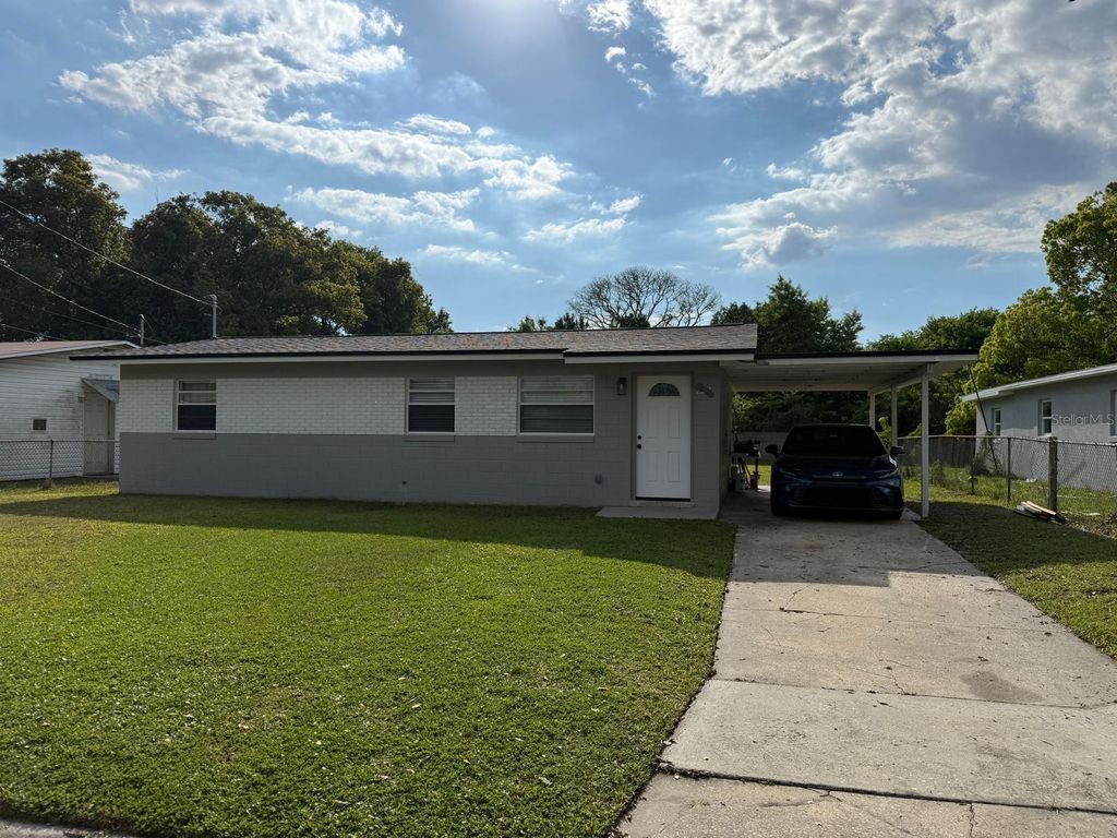 Photo of 342 Campus View Drive, Orlando, FL 32810 (MLS # S5147112)