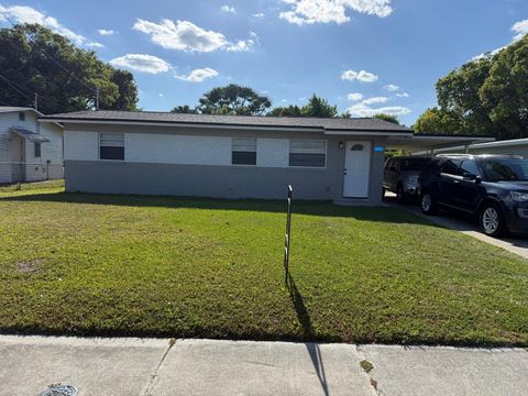 Photo of 342 Campus View Drive, Orlando, FL 32810 (MLS # S5147112)