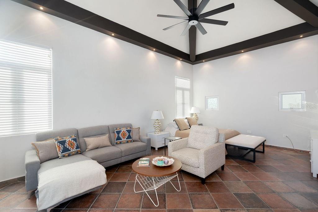 PASEO LAS PALMAS - Residential