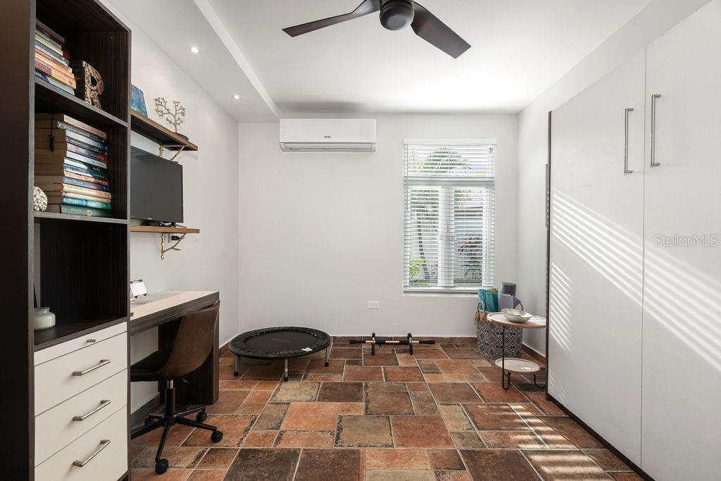 PASEO LAS PALMAS - Residential