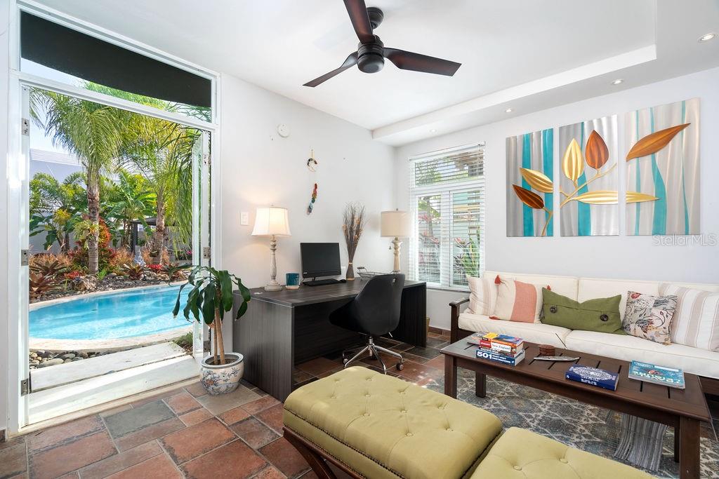 PASEO LAS PALMAS - Residential