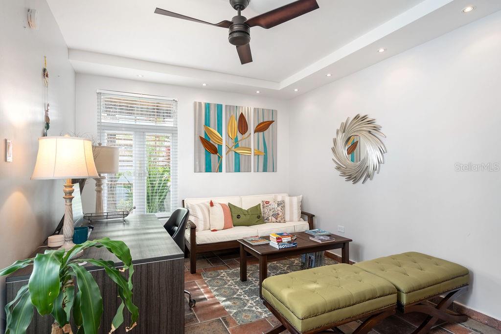 PASEO LAS PALMAS - Residential