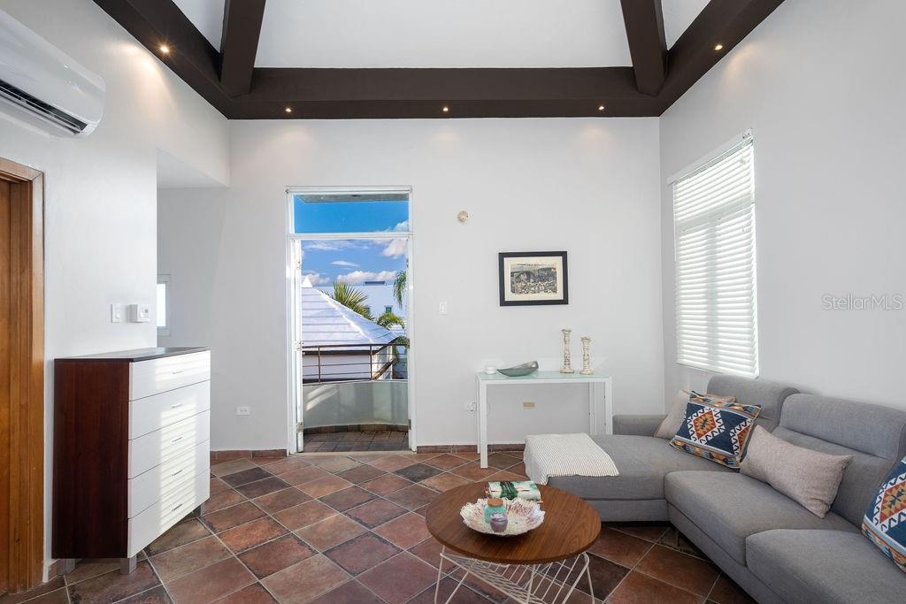 PASEO LAS PALMAS - Residential