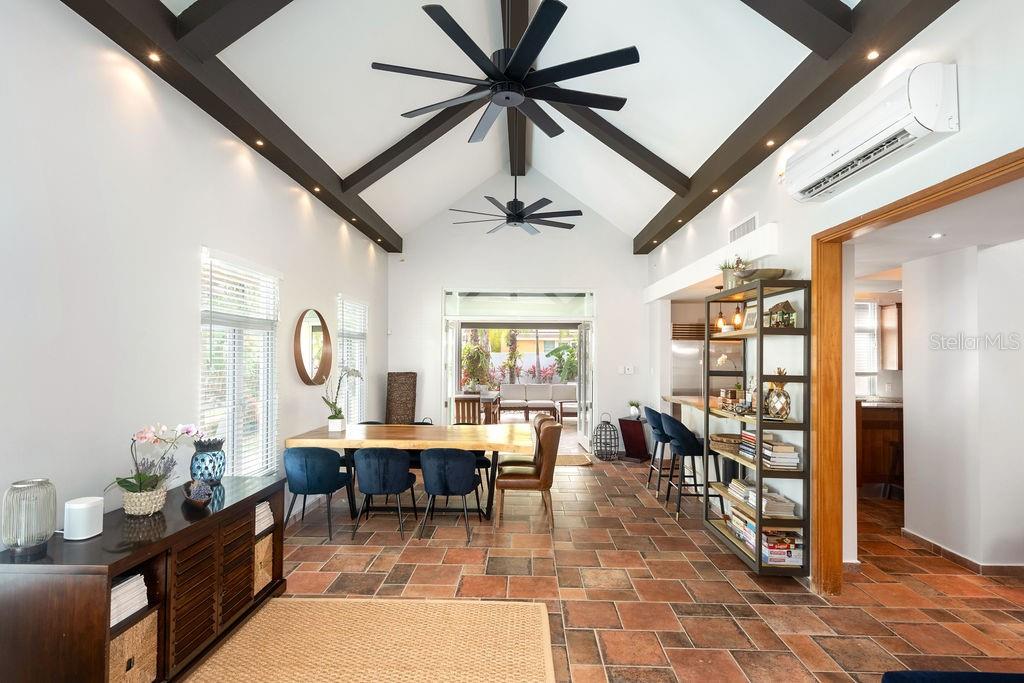 PASEO LAS PALMAS - Residential