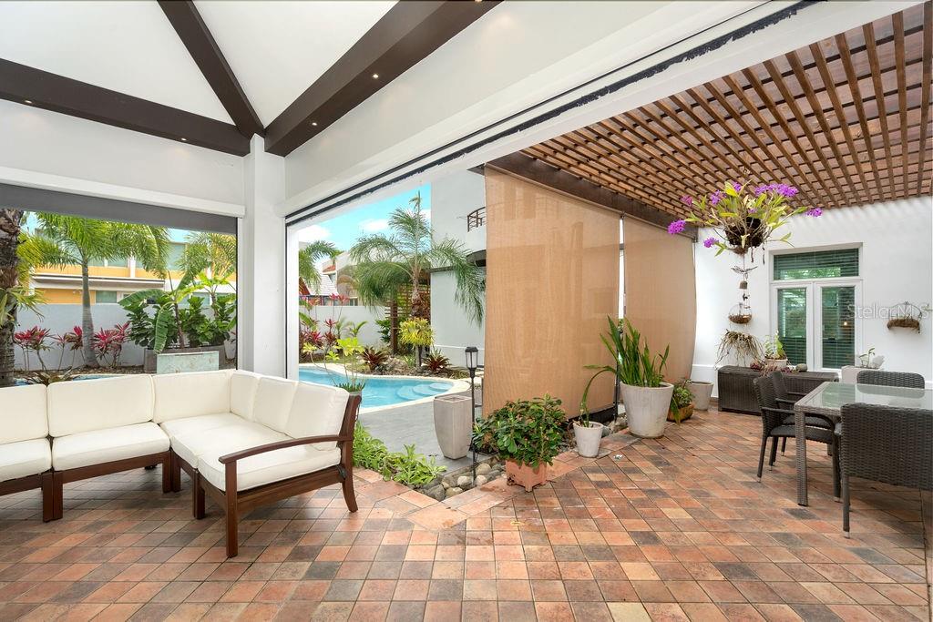 PASEO LAS PALMAS - Residential