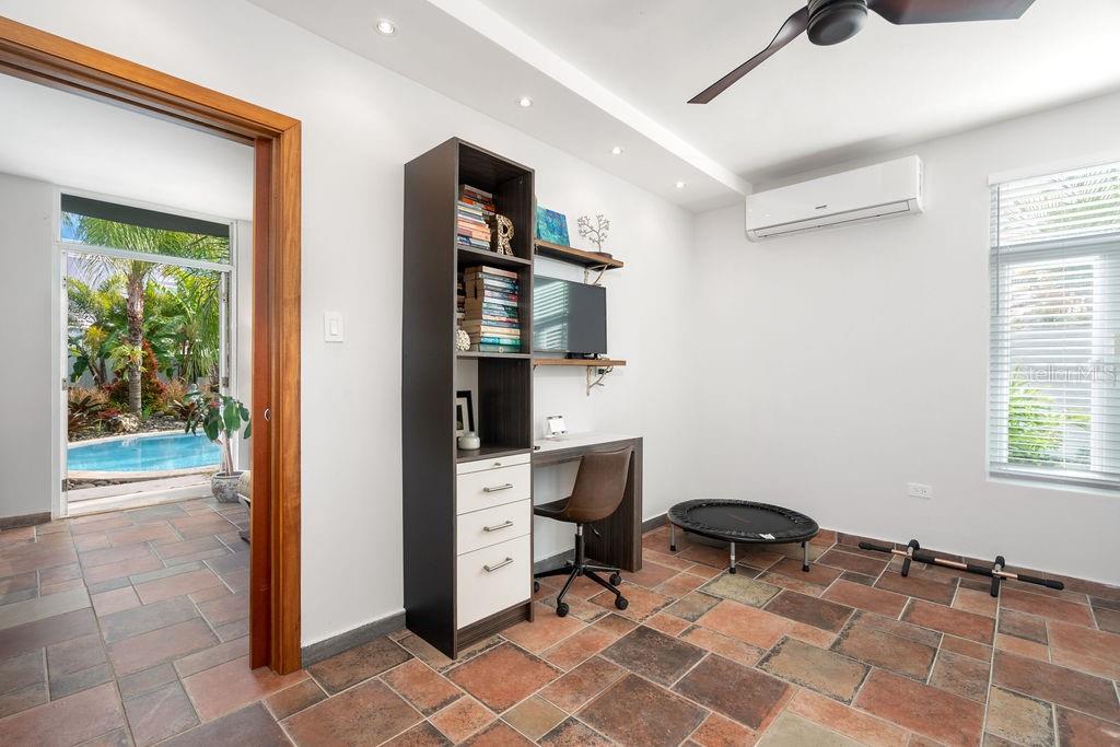 PASEO LAS PALMAS - Residential