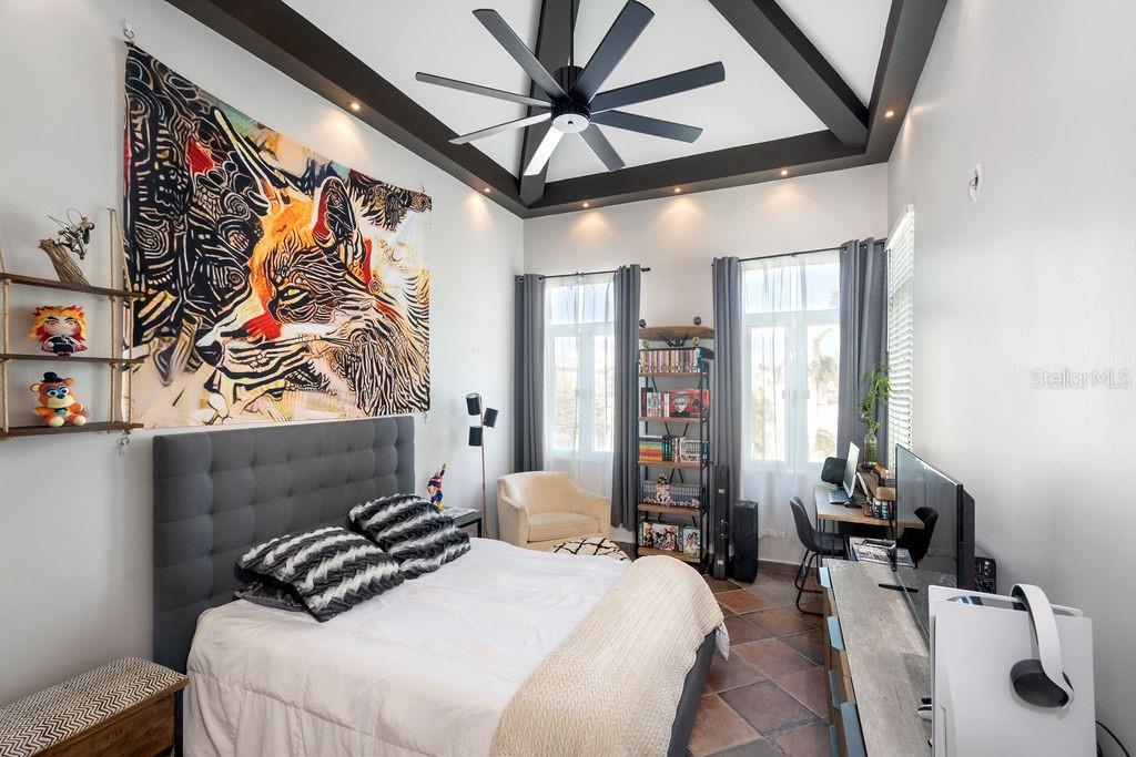 PASEO LAS PALMAS - Residential