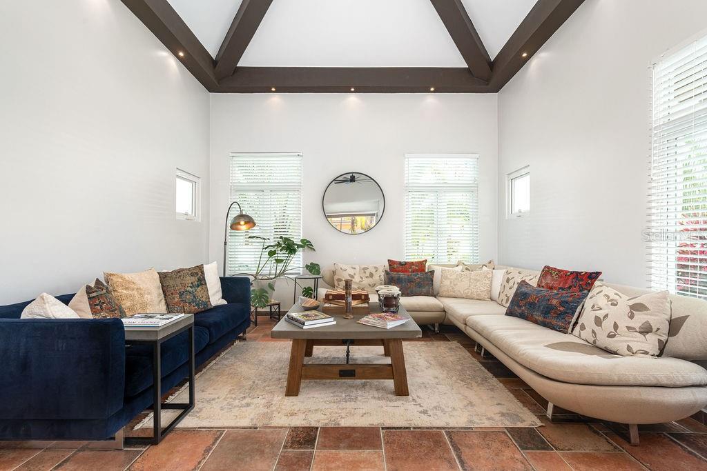 PASEO LAS PALMAS - Residential