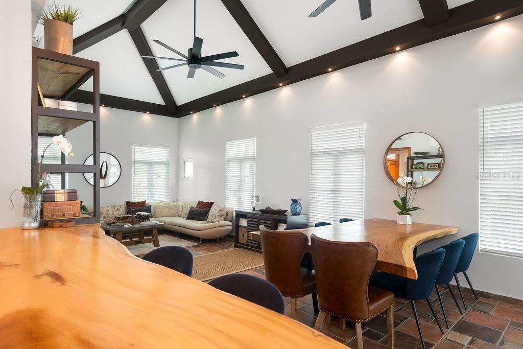 PASEO LAS PALMAS - Residential