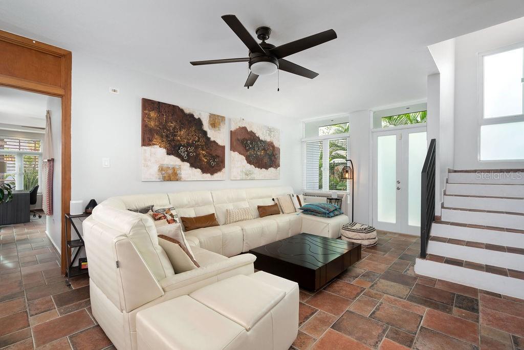 PASEO LAS PALMAS - Residential