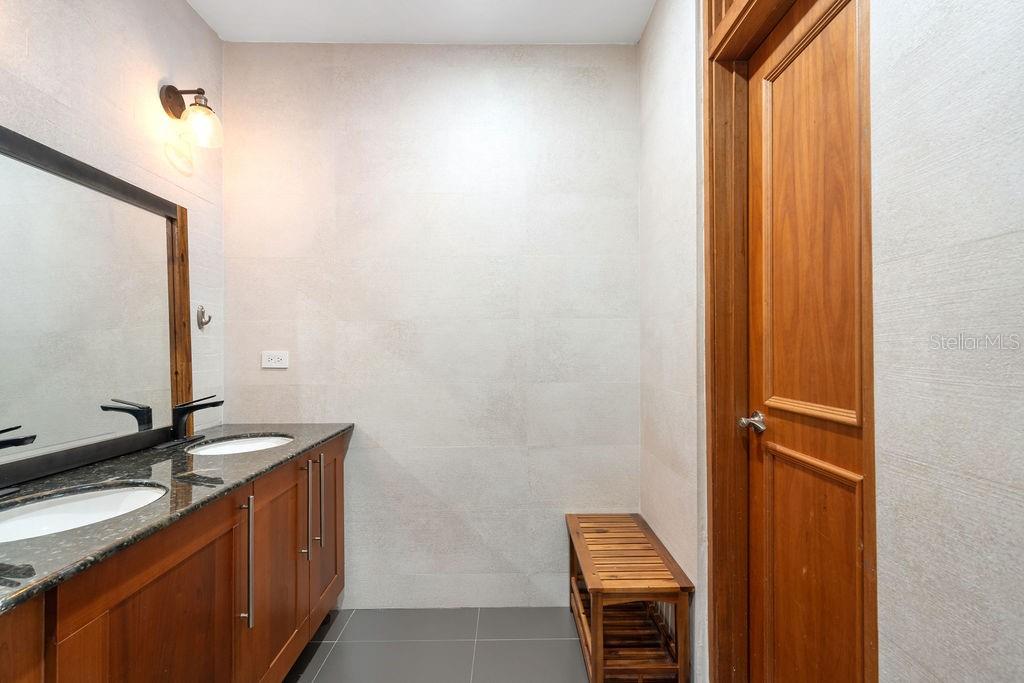 PASEO LAS PALMAS - Residential