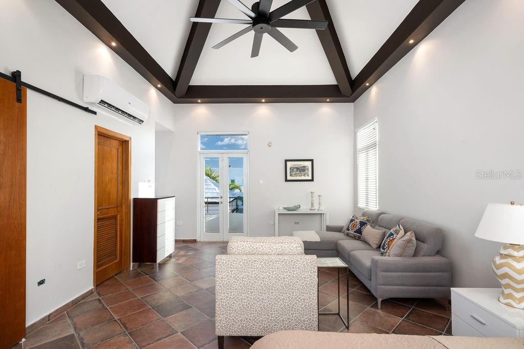 PASEO LAS PALMAS - Residential