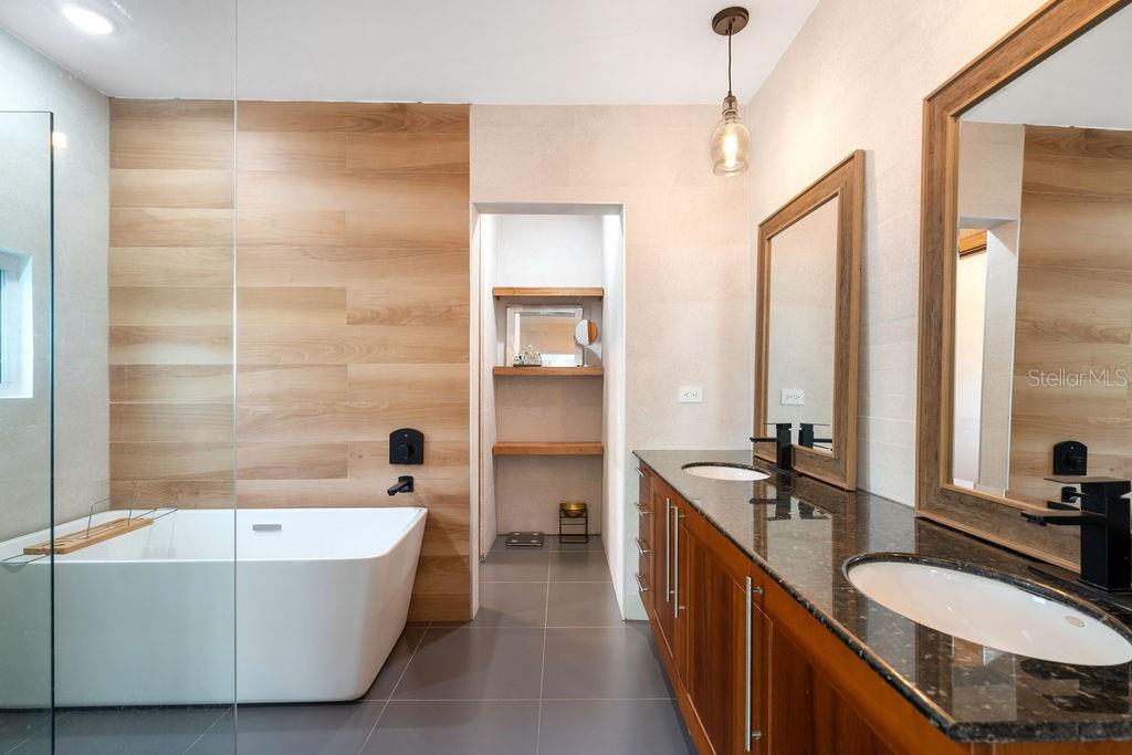 PASEO LAS PALMAS - Residential