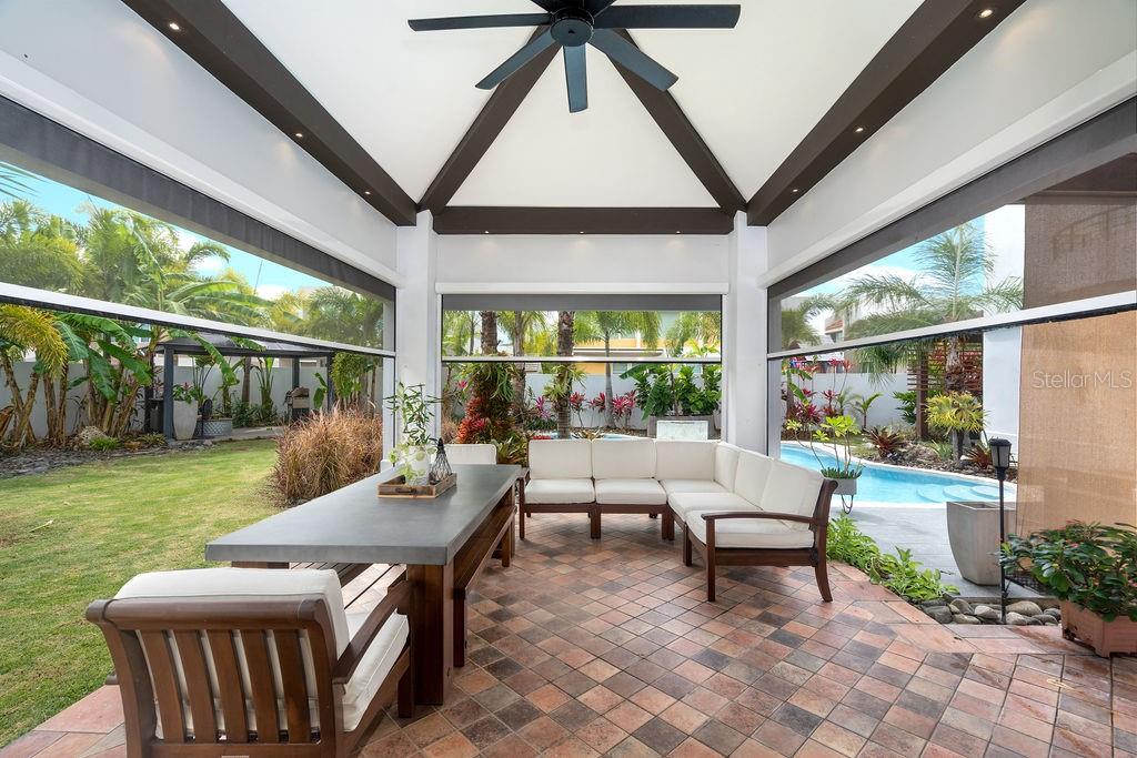 PASEO LAS PALMAS - Residential