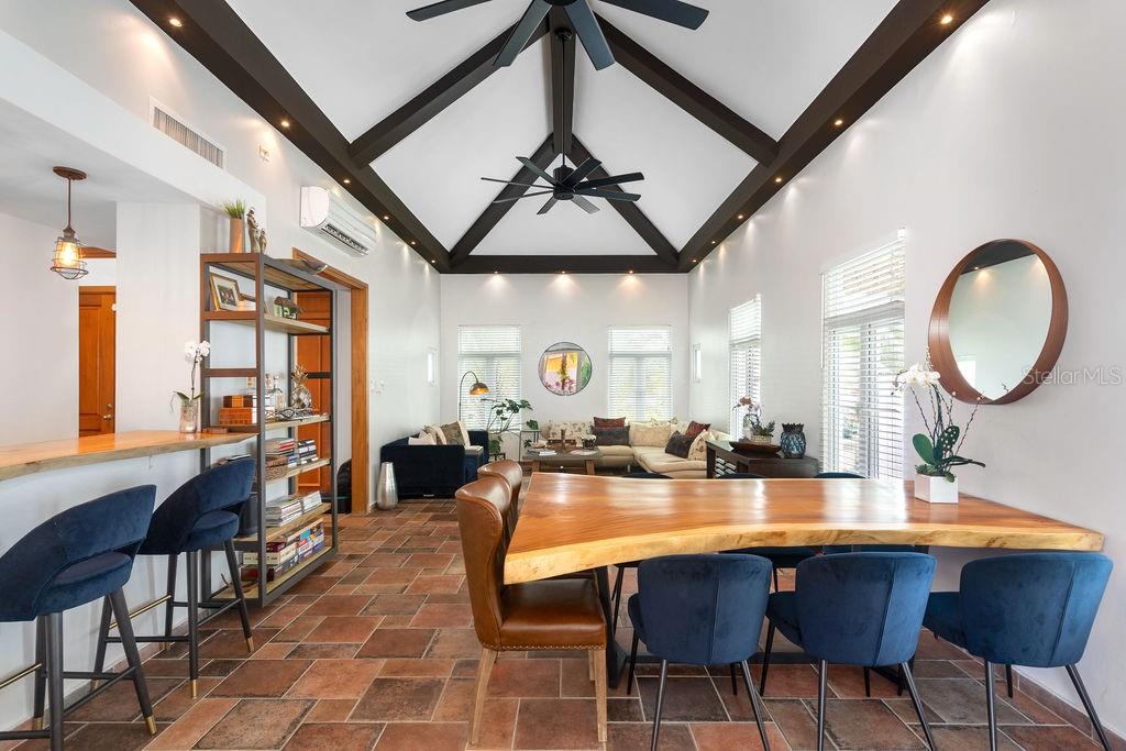 PASEO LAS PALMAS - Residential