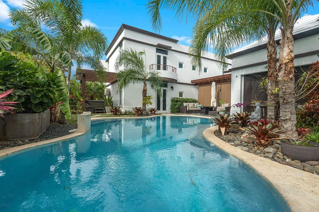 PASEO LAS PALMAS - Residential