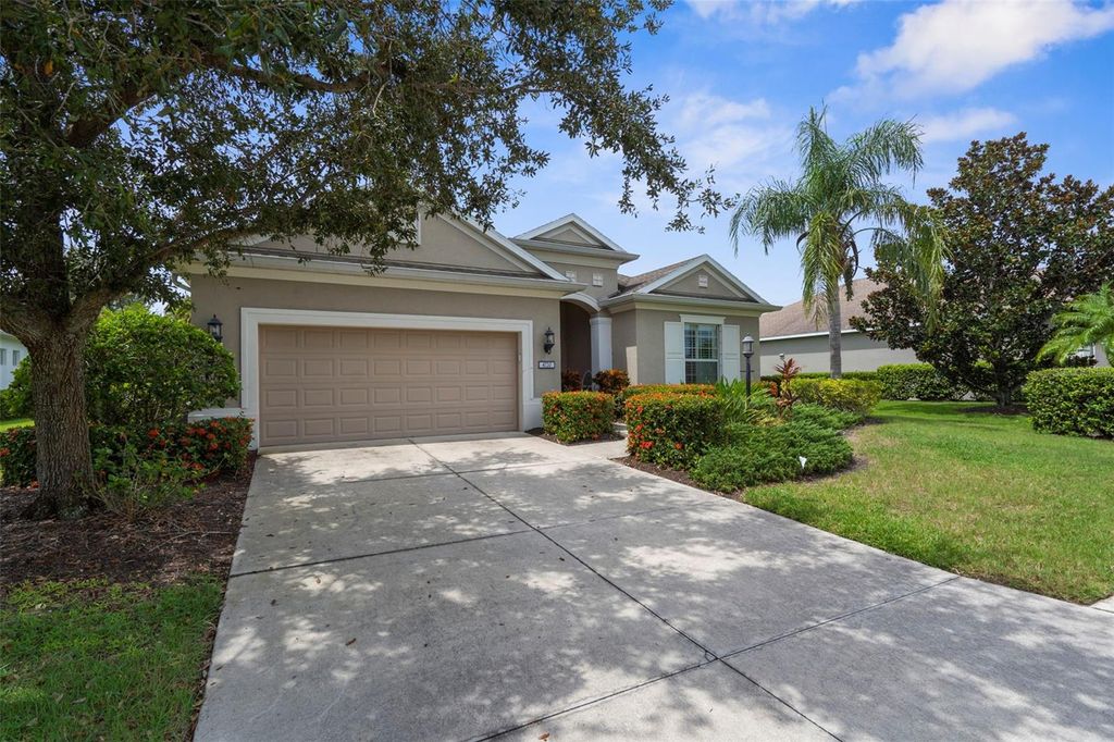 Photo of 4720 Claremont Park Drive, Bradenton, FL 34211 (MLS # A4663804)