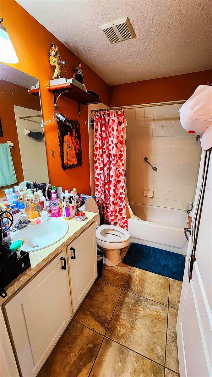 VILLAS/EMERALD LAKE CONDO PH 4 - Residential