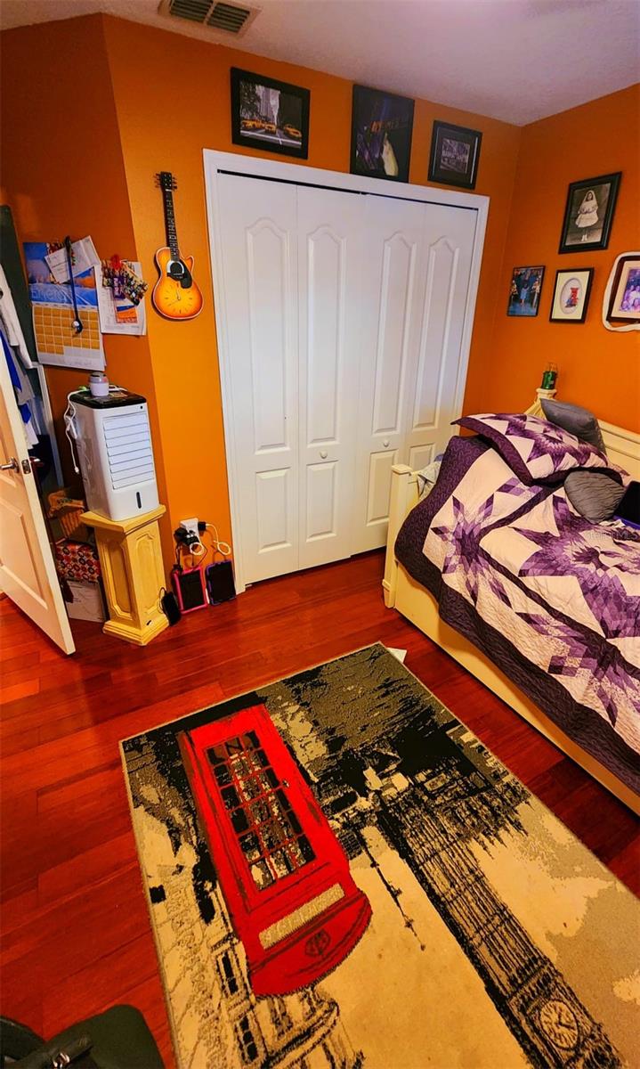 VILLAS/EMERALD LAKE CONDO PH 4 - Residential