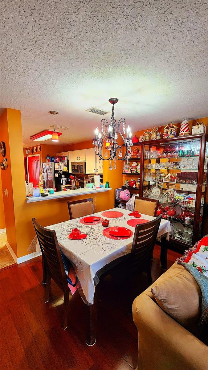 VILLAS/EMERALD LAKE CONDO PH 4 - Residential