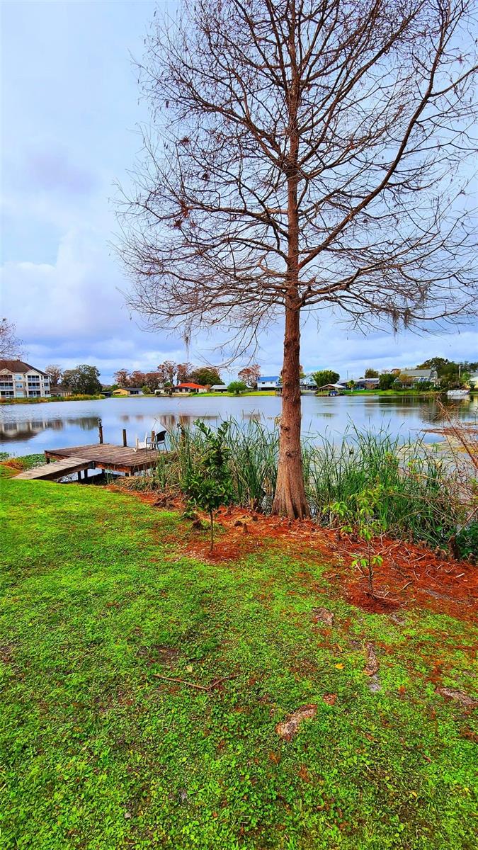 VILLAS/EMERALD LAKE CONDO PH 4 - Residential