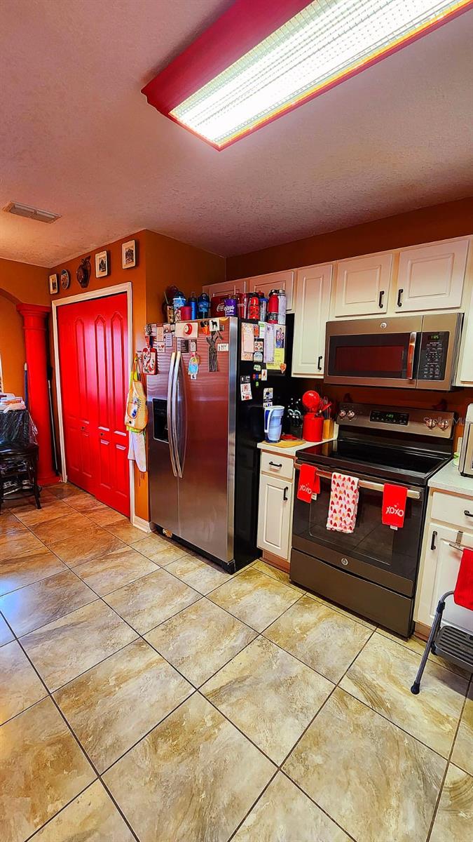 VILLAS/EMERALD LAKE CONDO PH 4 - Residential