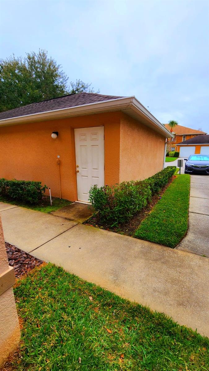 VILLAS/EMERALD LAKE CONDO PH 4 - Residential