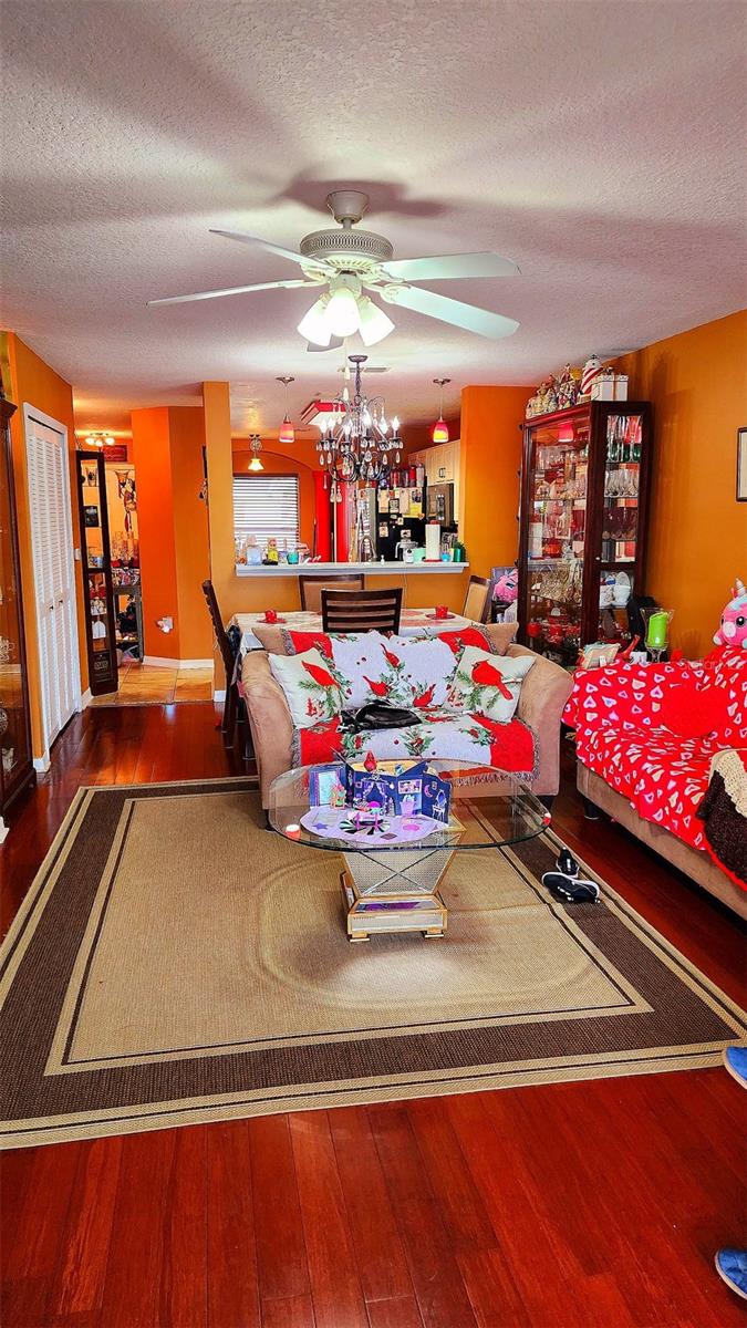 VILLAS/EMERALD LAKE CONDO PH 4 - Residential