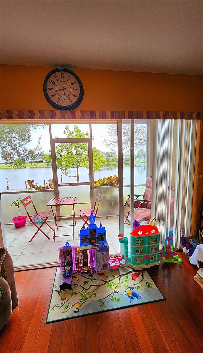 VILLAS/EMERALD LAKE CONDO PH 4 - Residential