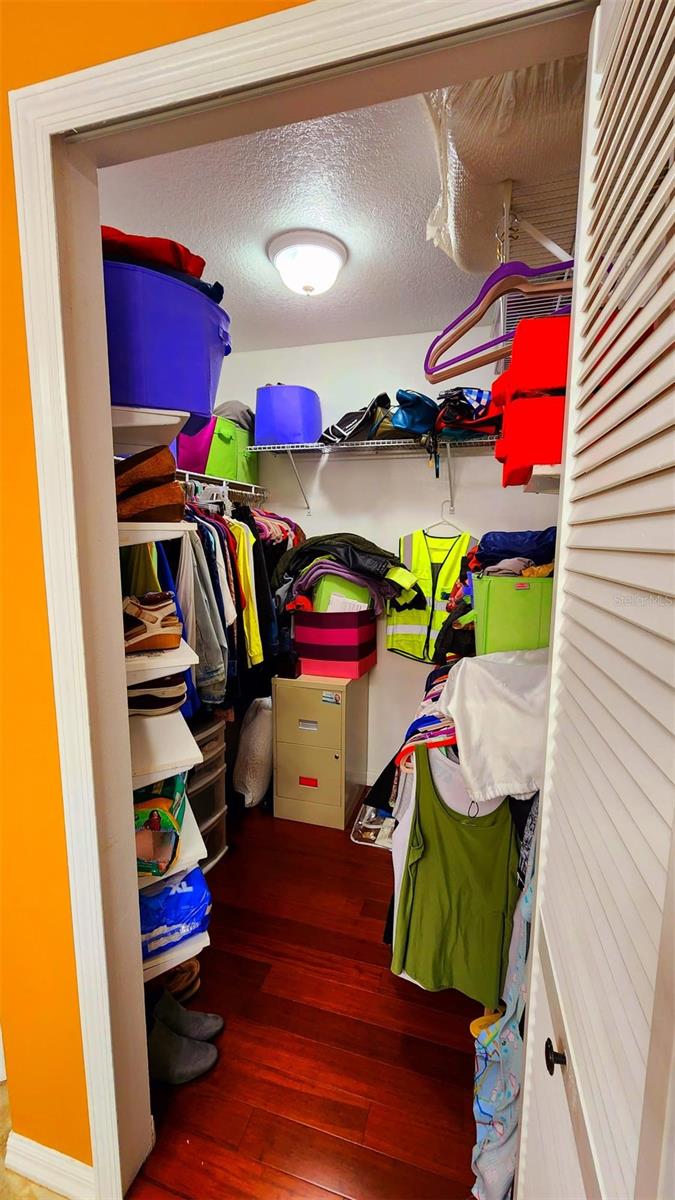 VILLAS/EMERALD LAKE CONDO PH 4 - Residential