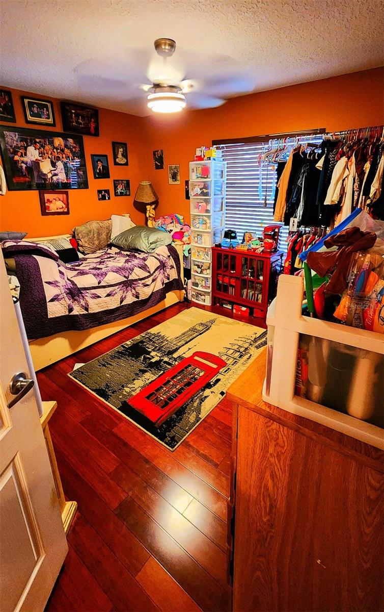 VILLAS/EMERALD LAKE CONDO PH 4 - Residential