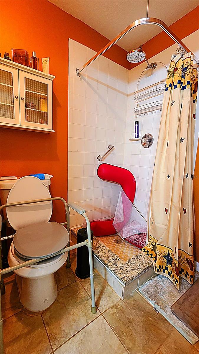 VILLAS/EMERALD LAKE CONDO PH 4 - Residential