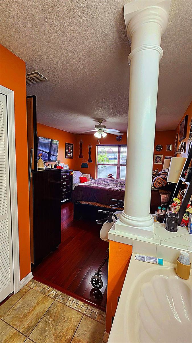 VILLAS/EMERALD LAKE CONDO PH 4 - Residential